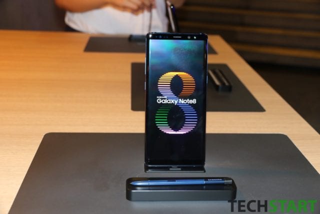 Samsung Galaxy Note 8 da vicino e confronto con Galaxy S8+ – Anteprima IFA 2017 Samsung Galaxy Note 8 Front with S Pen