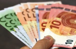 Coronavirus: usare la carta per pagare previene dal contagio Coronavirus Banconote Contagio