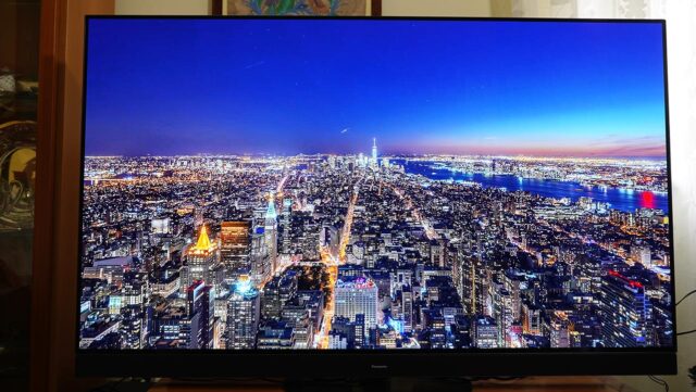 Panasonic HZ1500 TV OLED 4K HDR Immagine Notte New York
