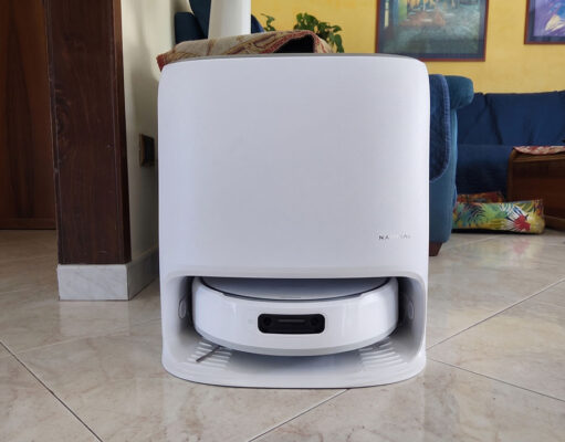 Recensione Narwal Freo 20 – Rullo Esteso e Top Prestazioni di Pulizia Narwal Freo 20 Frontale Base Robot Aspirapolvere